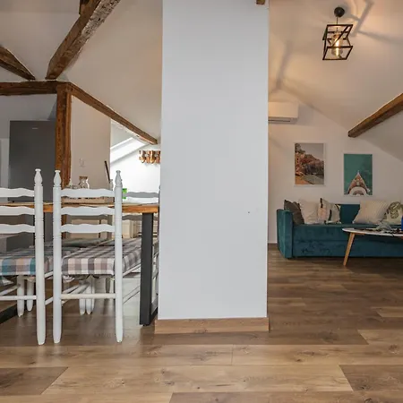 The House 3 Διαμέρισμα Μπουργκάς