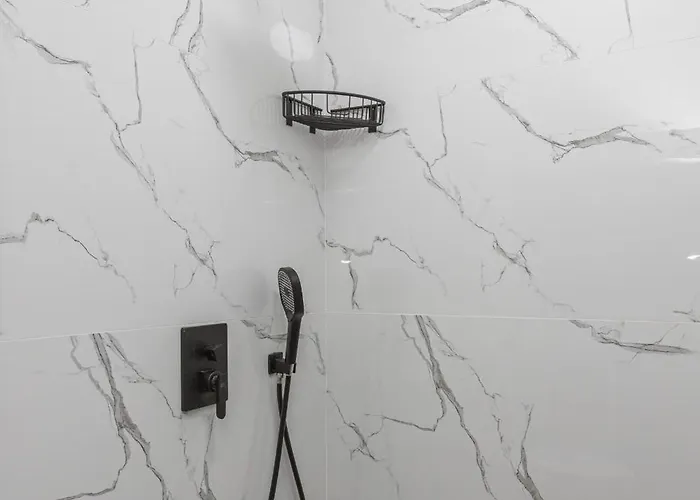 The House 3 * Μπουργκάς