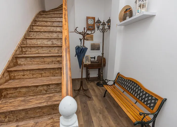 The House 3 * Μπουργκάς