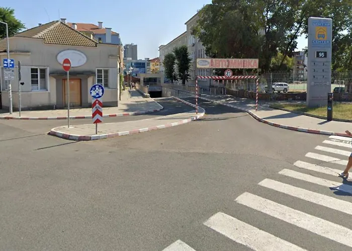 The House 3 Μπουργκάς