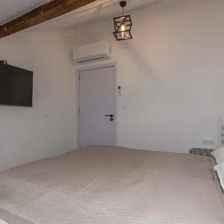 The House 3 بورغاس